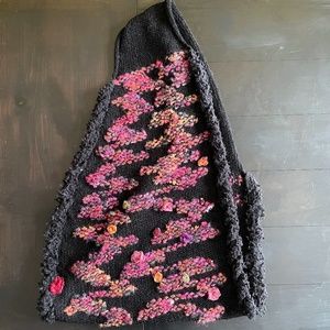 Tubular wool blend women’s flower embroidered scarf